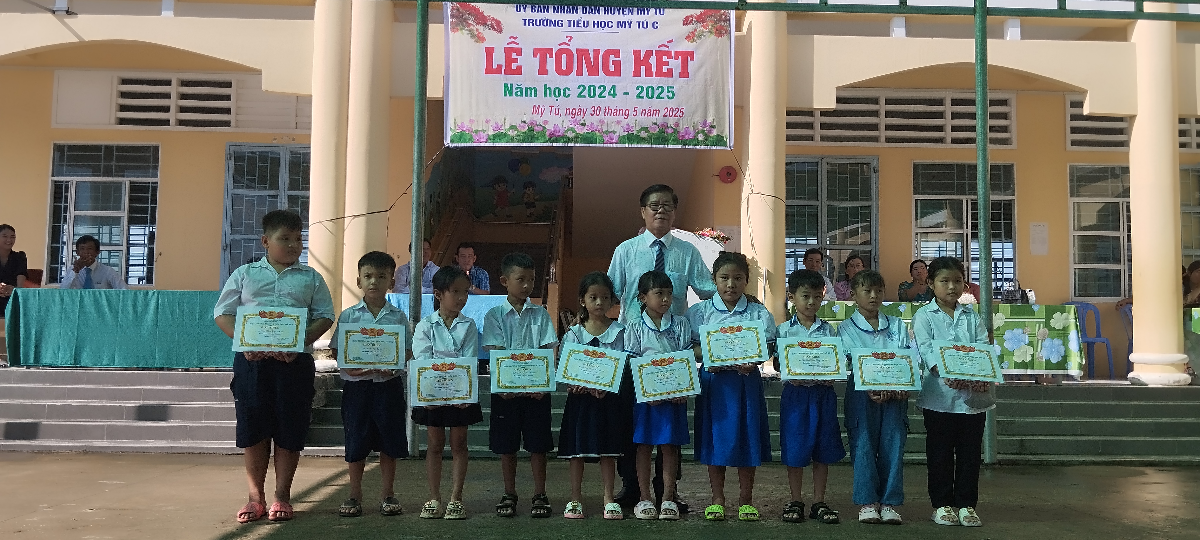 Lễ tổng kết năm học 2024-2025